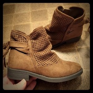 Brown boots size 11 kids